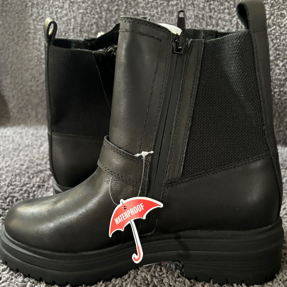 NWOB Blondo Waterproof Leather Gatwick Black Ankle Boots Size 7 M- $160